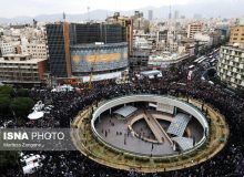 «شهیدِ جمهور» بر دیوارنگاره میدان ولیعصر